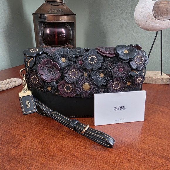 Coach Handbags - Coach 1941 58181 Tea Rose Clutch Black Leather Wristlet Bag